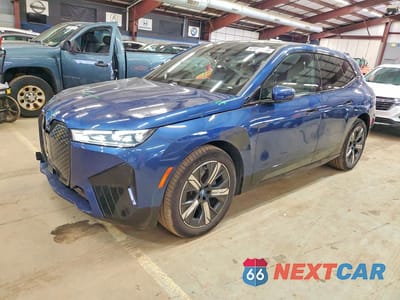 2025 BMW IX XDRIVE50 WB523CF08SCU04038 - główne zdjęcie licytacji z USA - miniatura