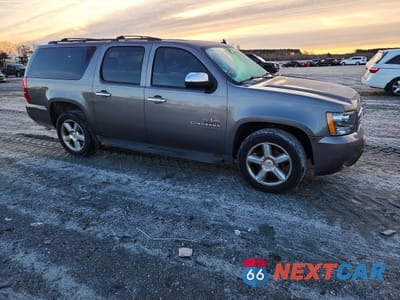 Czwarte zdjęcie samochodu z boku: 2013 CHEV SUBURBAN VIN:1GNSCJE06DR155840 - miniatura