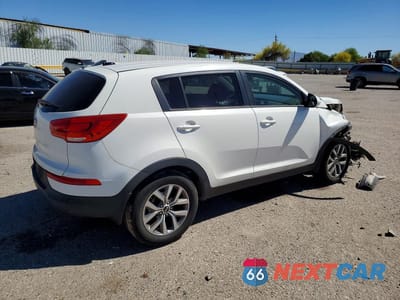 Trzecie zdjęcie samochodu z tyłu: 2016 KIA SPORTAGE LX VIN:KNDPB3AC8G7872639 - miniatura