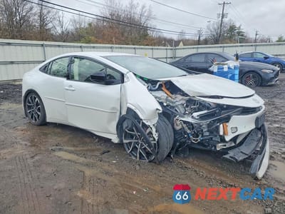 Czwarte zdjęcie samochodu z boku: 2024 TOYOTA PRIUS PRIME XSE VIN:JTDACACU4R3036639 - miniatura