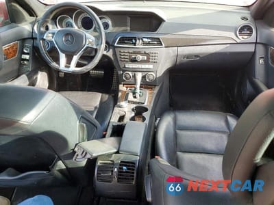 Zdjęcie 8 z 11 samochodu: 2013 MERCEDES-BENZ C 250 VIN:WDDGF4HB5DA797846 - miniatura