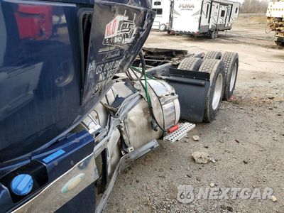 Zdjęcie 9 z 10 samochodu: 2016 VOLVO ISX - SEMI TRUCK VIN:4V4NC9TH1GN928940 - miniatura
