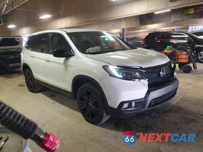 Czwarte zdjęcie samochodu z boku: 2021 HONDA PASSPORT SPORT VIN:5FNYF8H25MB004297 - miniatura