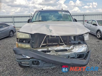 Piąte zdjęcie samochodu w środku: 2004 CHEVROLET SILVERADO K2500 HEAVY DUTY VIN:1GCHK231X4F137947 - miniatura