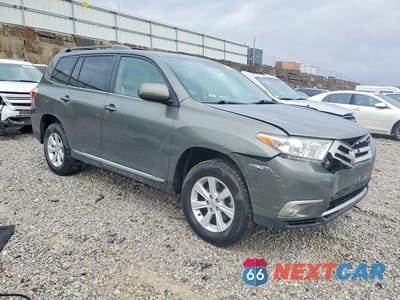 Czwarte zdjęcie samochodu z boku: 2012 TOYOTA HIGHLANDER SE VIN:5TDBK3EH4CS113423 - miniatura