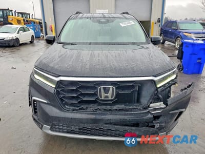 Piąte zdjęcie samochodu w środku: 2025 HONDA PILOT TOURING VIN:5FNYG1H76SB121366 - miniatura