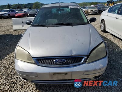 Piąte zdjęcie samochodu w środku: 2005 FORD FOCUS ZX5 VIN:3FAFP37N25R122168 - miniatura