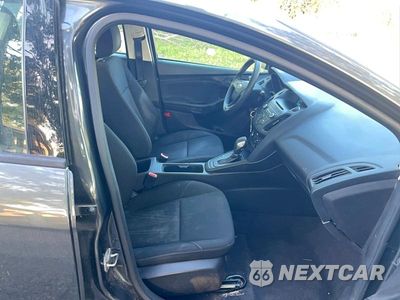 Piąte zdjęcie samochodu w środku: 2017 FORD FOCUS S VIN:1FADP3E21HL263221 - miniatura