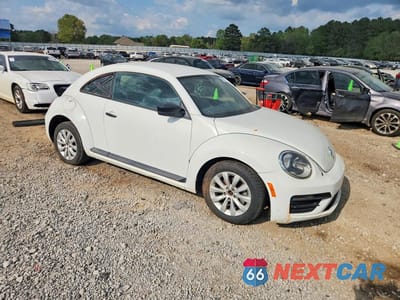 Czwarte zdjęcie samochodu z boku: 2017 VOLKSWAGEN BEETLE 1.8T VIN:3VWF17ATXHM625973 - miniatura