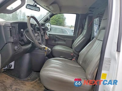 Zdjęcie 7 z 13 samochodu: 2024 CHEVROLET EXPRESS 2500 CARGO UTILITY / SERVICE VAN VIN:1GCWGAF78R1179279 - miniatura