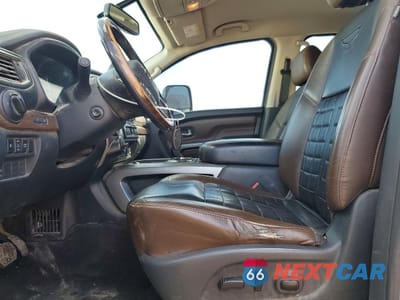 Zdjęcie 7 z 12 samochodu: 2017 NISSAN TITAN XD PLATINUM RESERVE VIN:1N6BA1F46HN539899 - miniatura