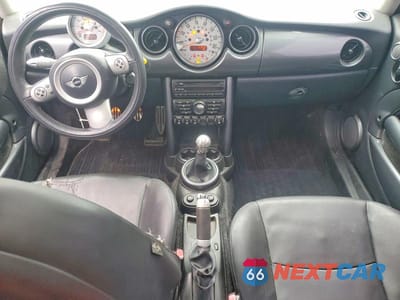 Zdjęcie 8 z 12 samochodu: 2006 MINI COOPER S VIN:WMWRE33586TL20124 - miniatura