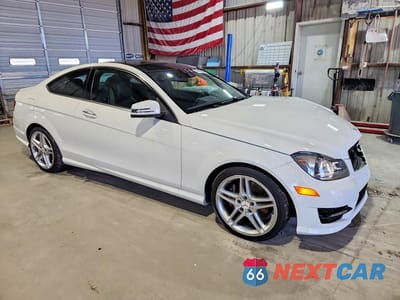 Czwarte zdjęcie samochodu z boku: 2015 MERCEDES-BENZ C 350 4MATIC VIN:WDDGJ8JB2FG415479 - miniatura