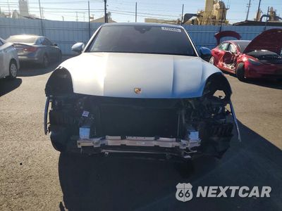 Piąte zdjęcie samochodu w środku: 2022 PORSCHE CAYENNE E HYBRID COUPE VIN:WP1BE2AY8NDA51058 - miniatura