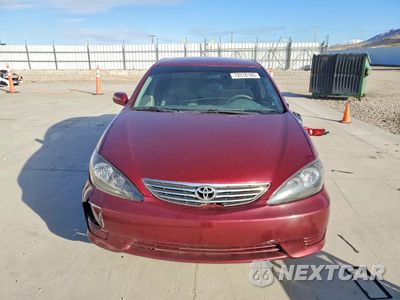 Piąte zdjęcie samochodu w środku: 2005 TOYOTA CAMRY LE VIN:4T1BE32K55U048339 - miniatura
