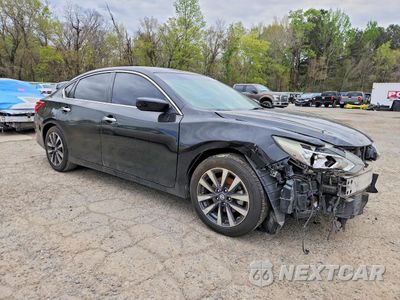 Czwarte zdjęcie samochodu z boku: 2017 NISSAN ALTIMA 2.5 SV VIN:1N4AL3AP8HC290920 - miniatura