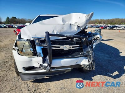 Piąte zdjęcie samochodu w środku: 2018 CHEVROLET SUBURBAN C1500 LT VIN:1GNSCHKC4JR103030 - miniatura