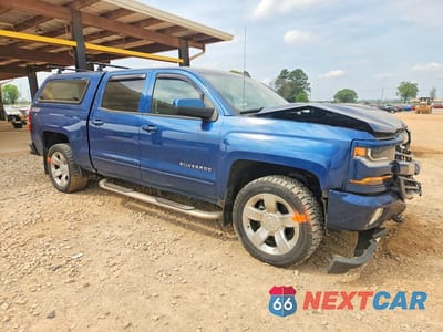 Czwarte zdjęcie samochodu z boku: 2017 CHEVROLET SILVERADO K1500 LT VIN:3GCUKREC2HG331074 - miniatura