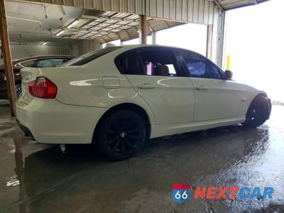 Trzecie zdjęcie samochodu z tyłu: 2009 BMW 328 XI SULEV VIN:WBAPK53509A643644 - miniatura