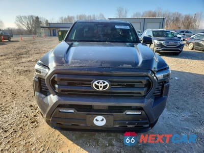 Piąte zdjęcie samochodu w środku: 2025 TOYOTA TACOMA SR5 VIN:3TMLB5JN1SM194973 - miniatura