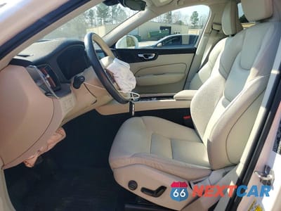 Zdjęcie 7 z 11 samochodu: 2022 VOLVO XC60 B5 MOMENTUM VIN:YV4L12RK1N1924598 - miniatura