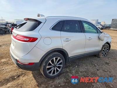 Trzecie zdjęcie samochodu z tyłu: 2019 LINCOLN MKC RESERVE VIN:5LMCJ3C95KUL47124 - miniatura