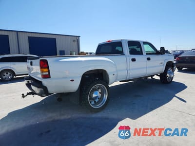 Trzecie zdjęcie samochodu z tyłu: 2006 CHEVROLET SILVERADO K3500 VIN:1GCJK33226F125598 - miniatura
