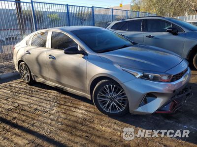 Czwarte zdjęcie samochodu z boku: 2022 KIA FORTE GT-LINE VIN:3KPF54AD1NE486305 - miniatura