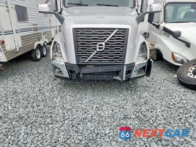 Zdjęcie 9 z 10 samochodu: 2021 VOLVO VNL SEMI TRUCK VIN:4V4NC9EJ4MN262863 - miniatura