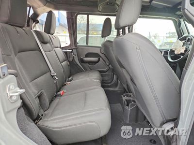 Zdjęcie 10 z 13 samochodu: 2018 JEEP WRANGLER UNLIMITED SPORT VIN:1C4HJXDG6JW273605 - miniatura