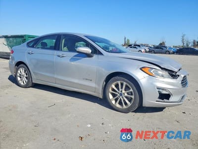 Czwarte zdjęcie samochodu z boku: 2019 FORD FUSION SE VIN:3FA6P0LU0KR225161 - miniatura