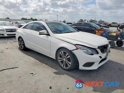 Czwarte zdjęcie samochodu z boku: 2017 MERCEDES-BENZ E 400 VIN:WDDKJ6FB1HF360930 - miniatura