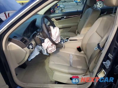 Zdjęcie 7 z 11 samochodu: 2010 MERCEDES-BENZ C 300 VIN:WDDGF5EB5AF449537 - miniatura