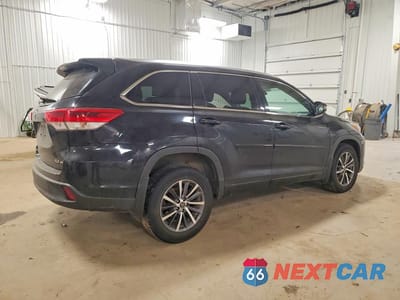Trzecie zdjęcie samochodu z tyłu: 2017 TOYOTA HIGHLANDER XLE VIN:5TDJZRFH0HS442815 - miniatura
