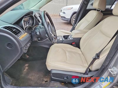 Zdjęcie 7 z 12 samochodu: 2016 CHRYSLER 300C VIN:2C3CCAEG1GH128340 - miniatura