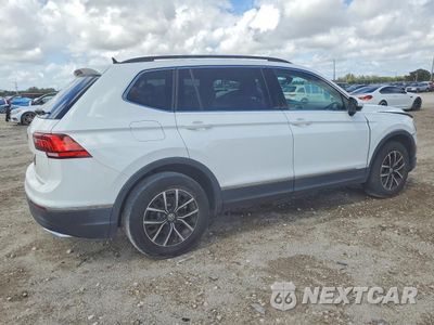 Trzecie zdjęcie samochodu z tyłu: 2021 VOLKSWAGEN TIGUAN SE VIN:3VV3B7AX8MM153659 - miniatura