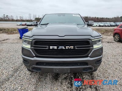Piąte zdjęcie samochodu w środku: 2022 RAM 1500 LARAMIE VIN:1C6SRFJT3NN175242 - miniatura