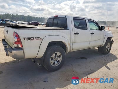 Trzecie zdjęcie samochodu z tyłu: 2013 TOYOTA TACOMA V6 VIN:3TMLU4EN4DM133876 - miniatura
