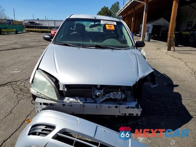 Piąte zdjęcie samochodu w środku: 2005 FORD FOCUS ZX4 VIN:1FAFP34N35W271822 - miniatura