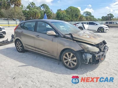 Czwarte zdjęcie samochodu z boku: 2014 HYUNDAI ACCENT SE VIN:KMHCU5AE2EU162149 - miniatura
