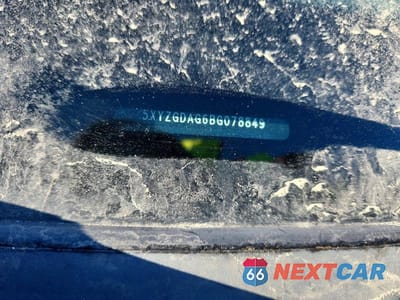 Zdjęcie 12 z 12 samochodu: 2011 HYUNDAI SANTA FE GLS VIN:5XYZGDAG6BG078849 - miniatura