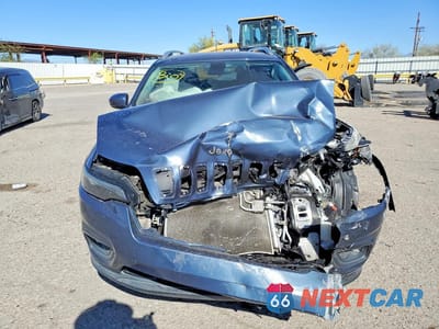 Piąte zdjęcie samochodu w środku: 2019 JEEP CHEROKEE LATITUDE PLUS VIN:1C4PJLLB0KD439284 - miniatura