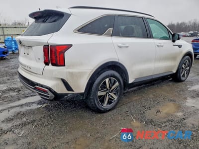 Trzecie zdjęcie samochodu z tyłu: 2021 KIA SORENTO S VIN:5XYRL4LC1MG065676 - miniatura