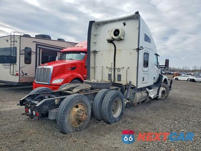 Czwarte zdjęcie samochodu z boku: 2023 KENWORTH CONSTRUCTION T680 VIN:1XKYD49X9PJ952115 - miniatura