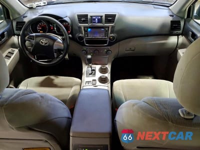 Zdjęcie 8 z 12 samochodu: 2013 TOYOTA HIGHLANDER PLUS VIN:5TDBK3EH1DS177159 - miniatura