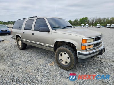 Czwarte zdjęcie samochodu z boku: 1998 CHEVROLET SUBURBAN K1500 VIN:3GNFK16R9WG142830 - miniatura
