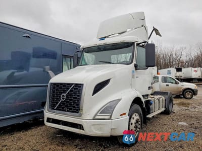 Drugie zdjęcie samochodu z przodu: 2020 VOLVO VNR SEMI TRUCK VIN:4V4W19EGXLN245496 - miniatura