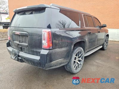 Czwarte zdjęcie samochodu z boku: 2017 GMC YUKON XL K1500 SLE VIN:1GKS2FKC3HR139094 - miniatura