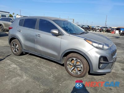 Czwarte zdjęcie samochodu z boku: 2021 KIA SPORTAGE LX VIN:KNDPM3AC7M7942007 - miniatura