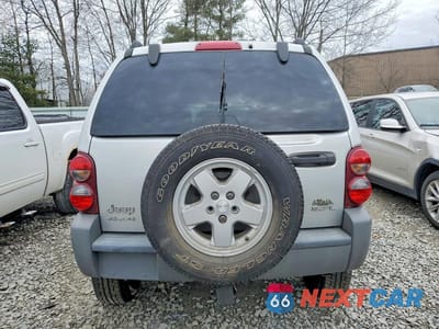 Zdjęcie 6 z 13 samochodu: 2005 JEEP LIBERTY SPORT VIN:1J8GL48K25W712459 - miniatura
